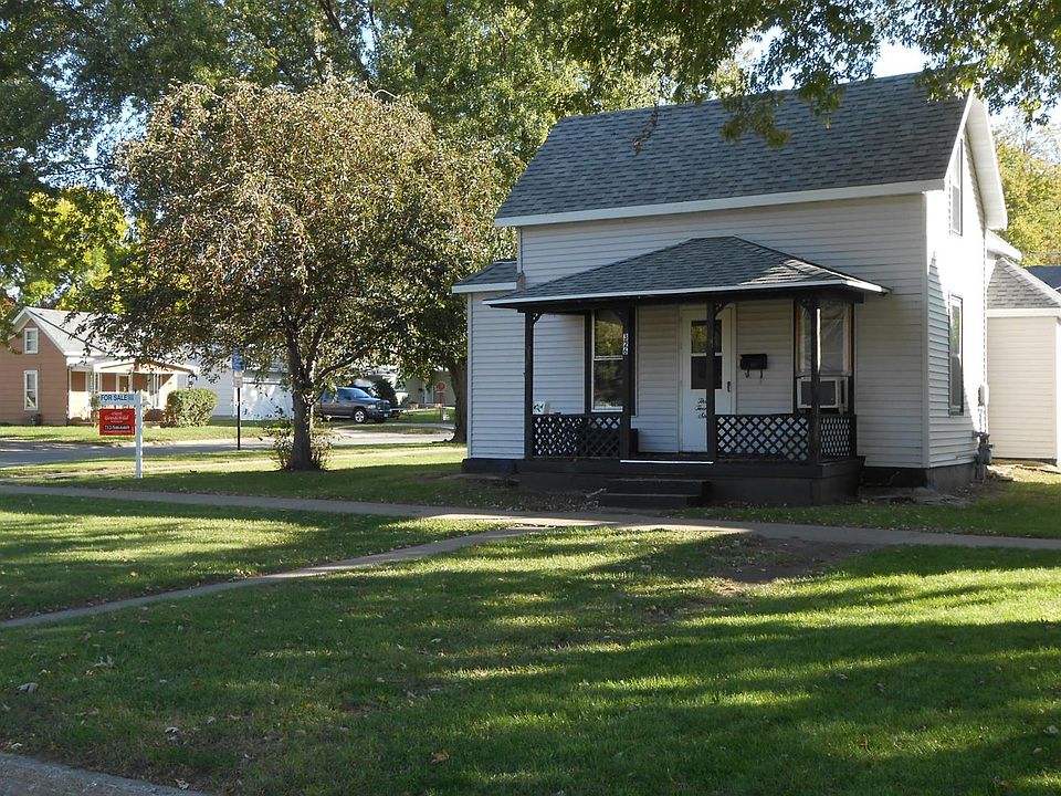 1st image of 326 1st St SE