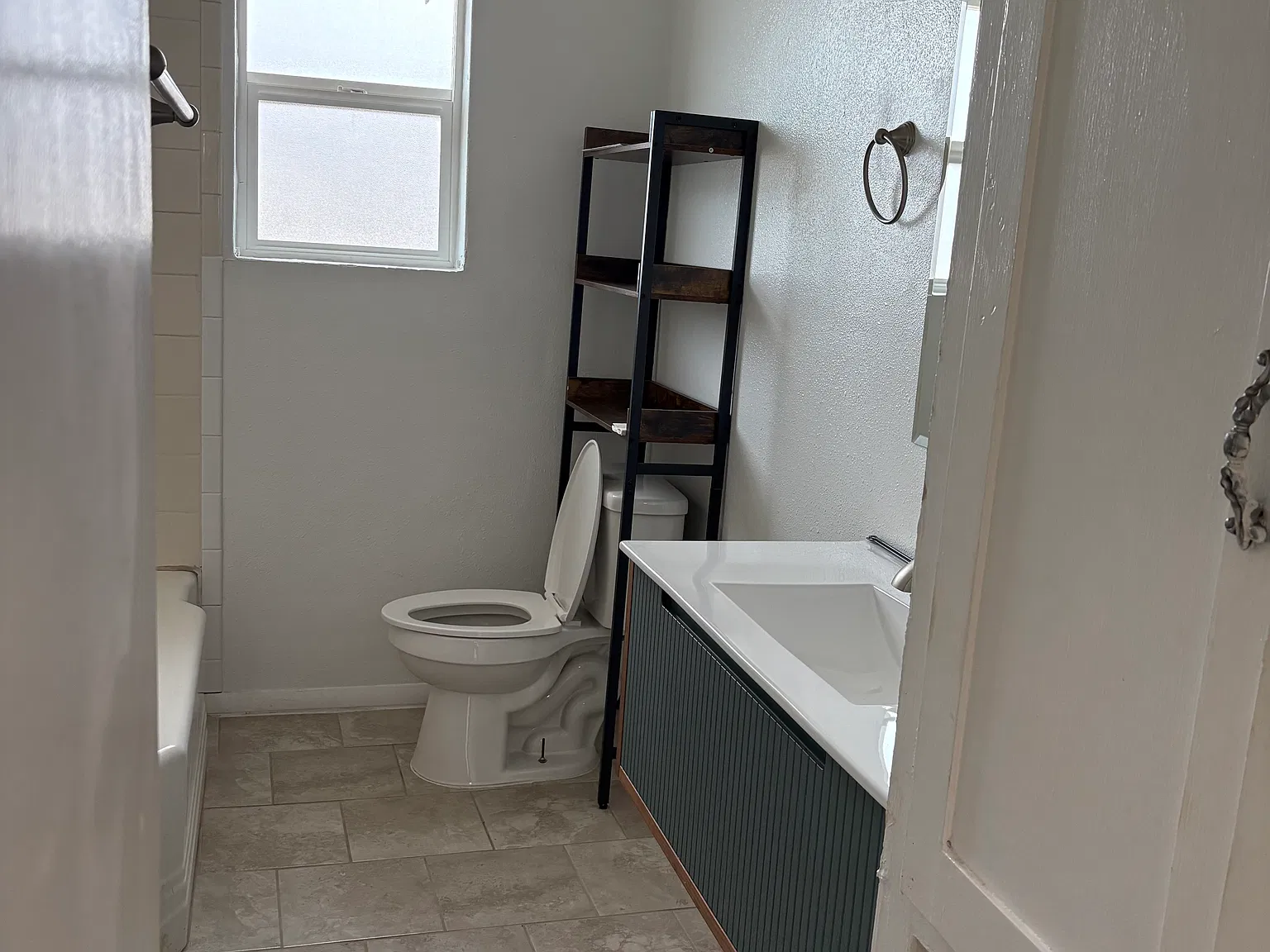 3 bed, 1243 sqft, $1,300 — Photo 4