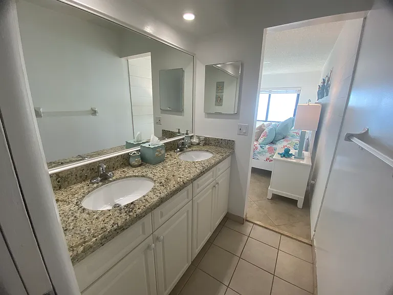 101022 S Ocean Dr — Photo 8