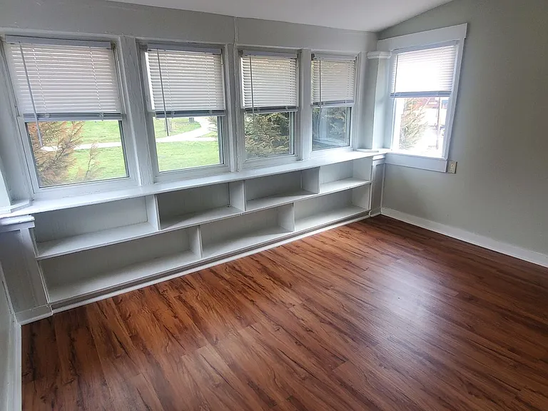 152 E 5th St #Z1 — Photo 3