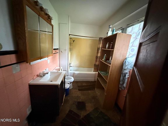 5th image of 320 Boston Pl