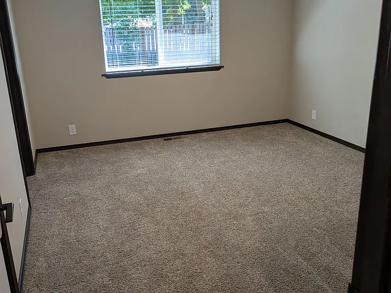 1025 Loganberry Ln — Photo 11