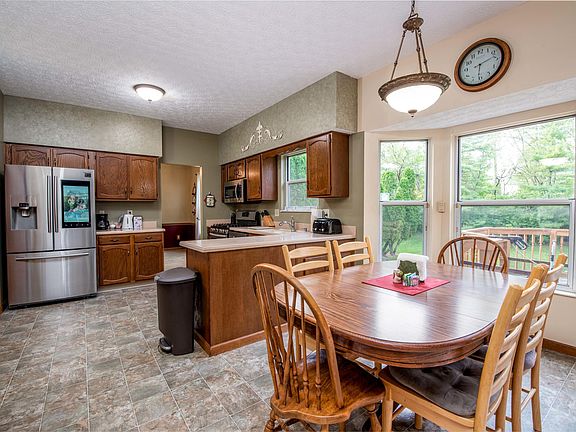 4th image of 26 Highmeadow Dr