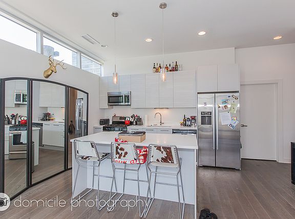4th image of 858 N Franklin St APT 305