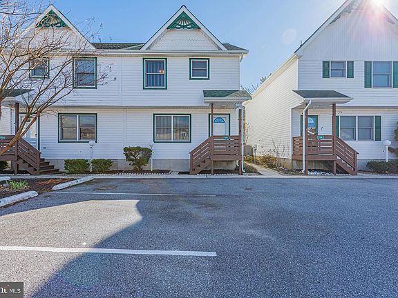 2nd image of 135 Captains Quarters Rd