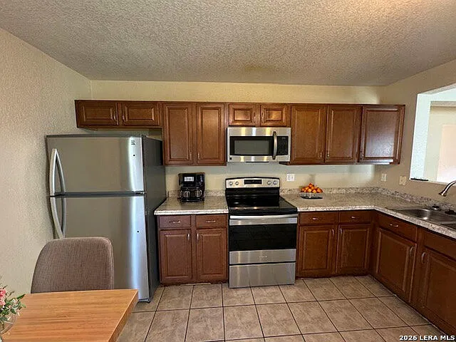 3 bed, 2.0 bath, 1370 sqft, $1,500 — Photo 4