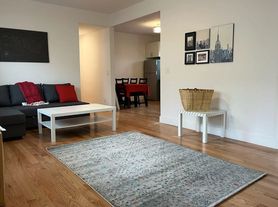 1628-30 Tyler Street, Private Room