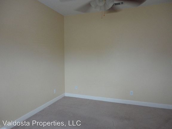 2nd image of 4404 Wisteria Ln