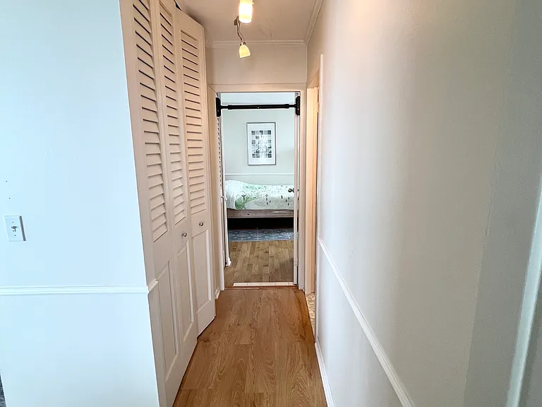 hallway to 2nd BR