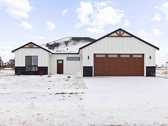 2nd image of 215 Emma Ct