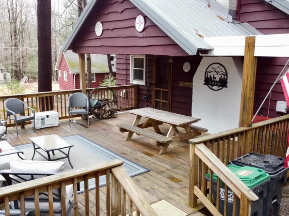 110 Black Bear Run, Paupack, PA 18451