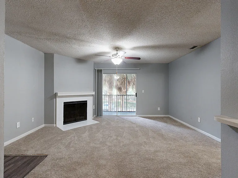 Altamira Place Apartment Homes — Photo 120