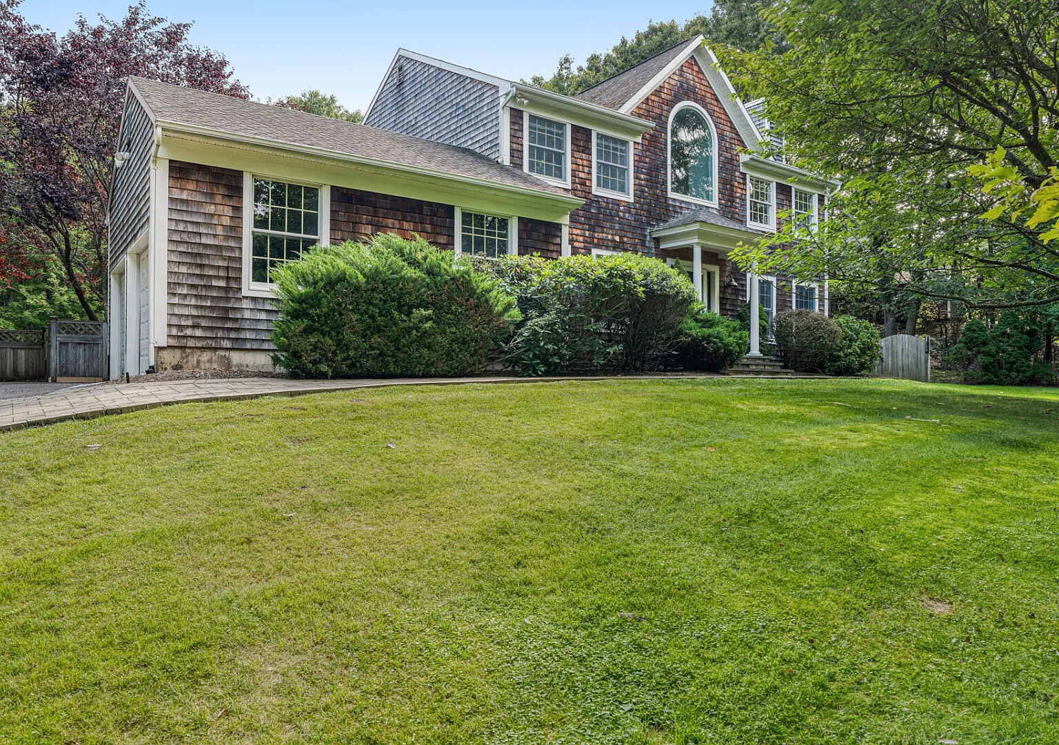Expansive Modern Sag Harbor Home with Private Heated Pool — Photo 4