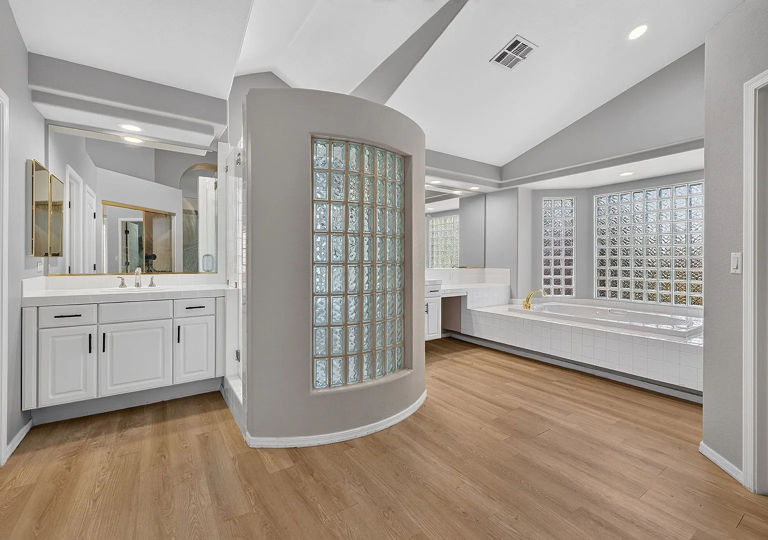 Guard Gated Summerlin Home in Summerlin w/ Pool & Spa — Photo 3