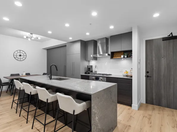 55 Klahanie Dr #108, Pt Moody, BC V3H 5K3