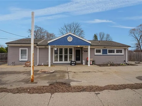 1010 Warwick Ave, Warwick, RI 02888