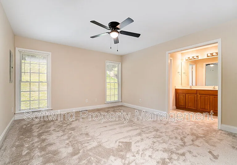 1803 Red Bird Cir SE — Photo 10