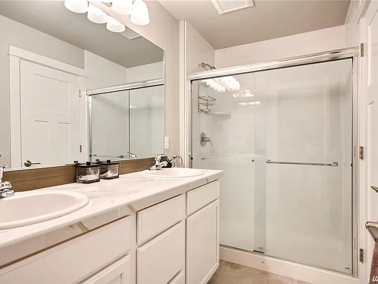 1348 N Lafayette Ave — Photo 6