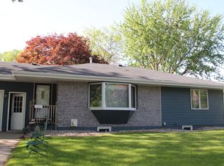 902 8th St, Spirit Lake, IA 51360
