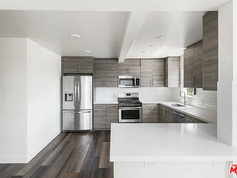 3667 Mentone Ave #8 — Photo 7