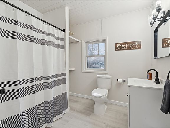 4th image of 215 E Green St