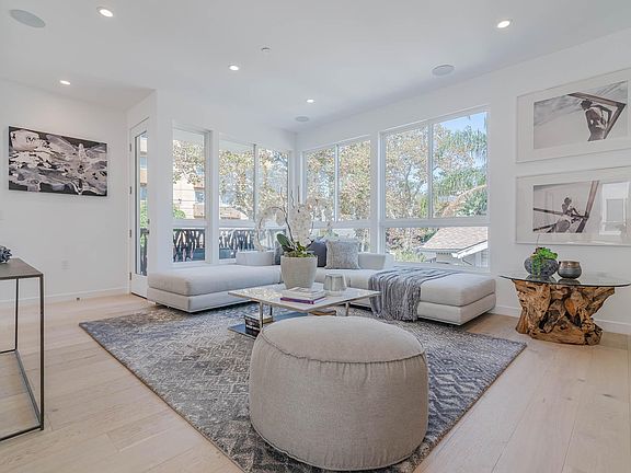 3rd image of 1216 N Sycamore Ave #1/2