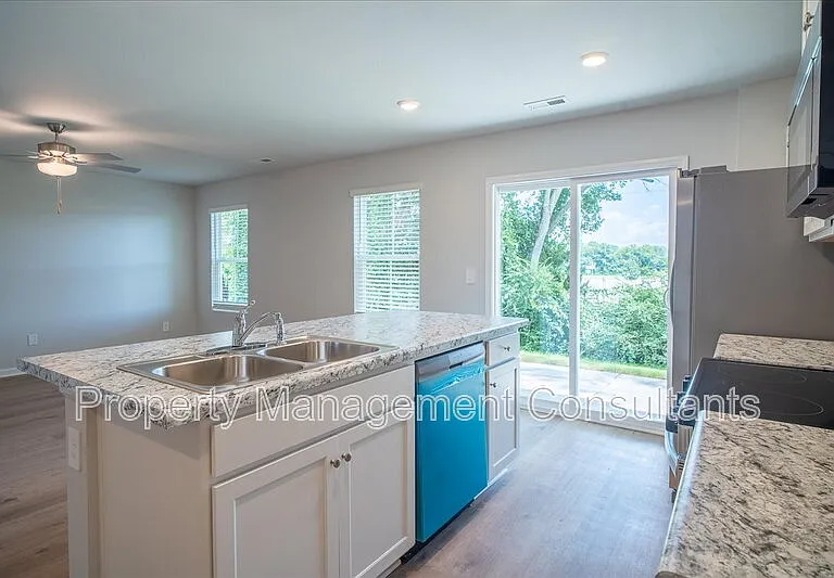 4151 Hudson Ct — Photo 10