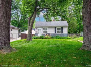 27328 Barrington St, Madison Heights, MI