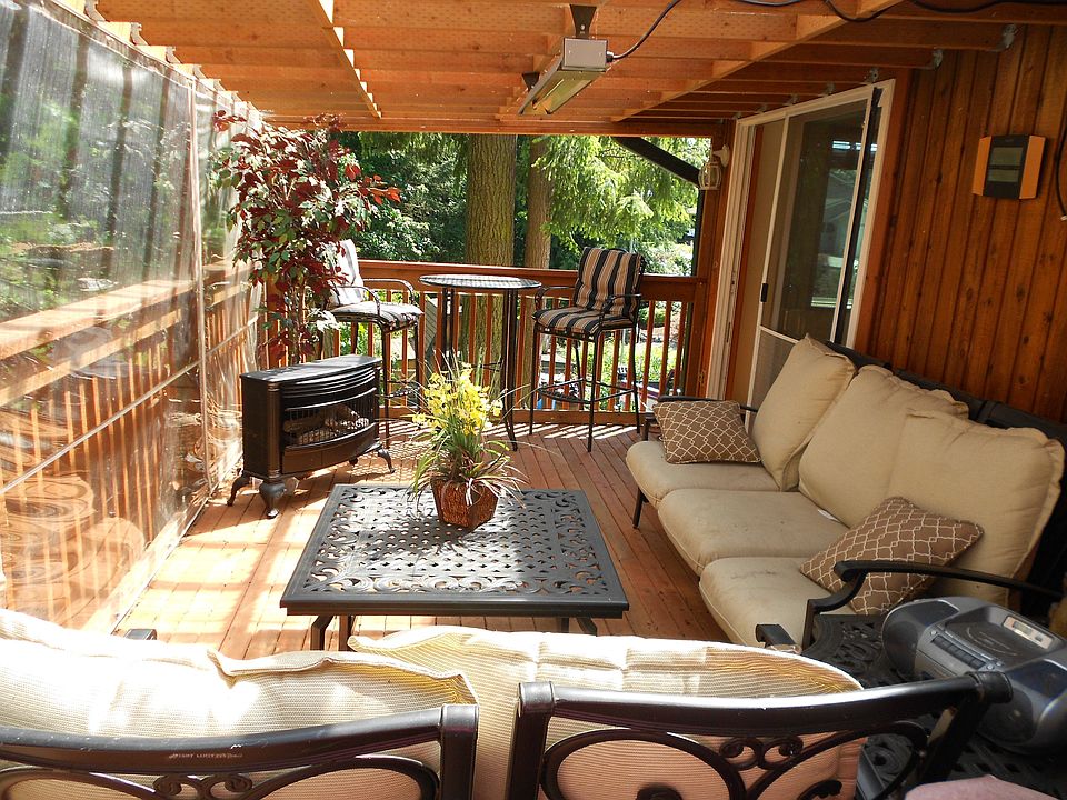 Year-round enclosed deck