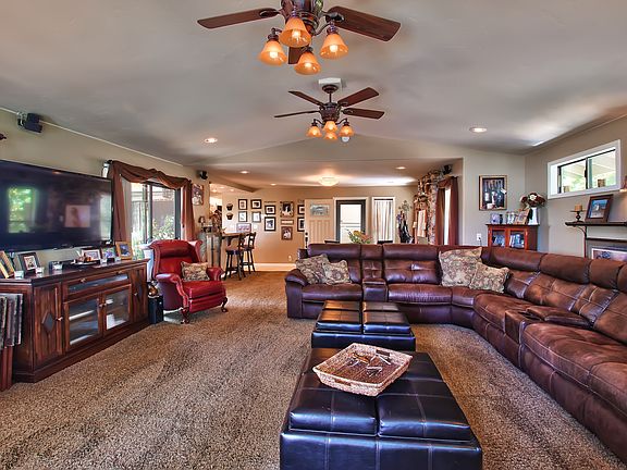 4th image of 1415 Desmond Ln