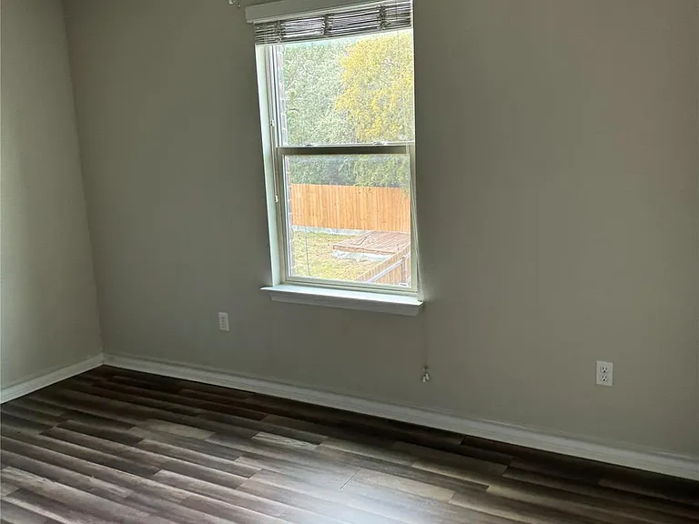 341 Mary Max Cir — Photo 16