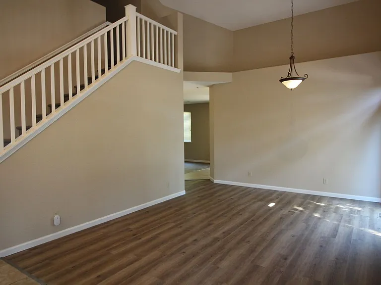 402 Healdsburg Ave — Photo 1