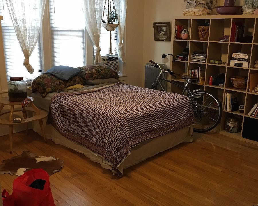 1st image of 3174 N Hudson Ave #10