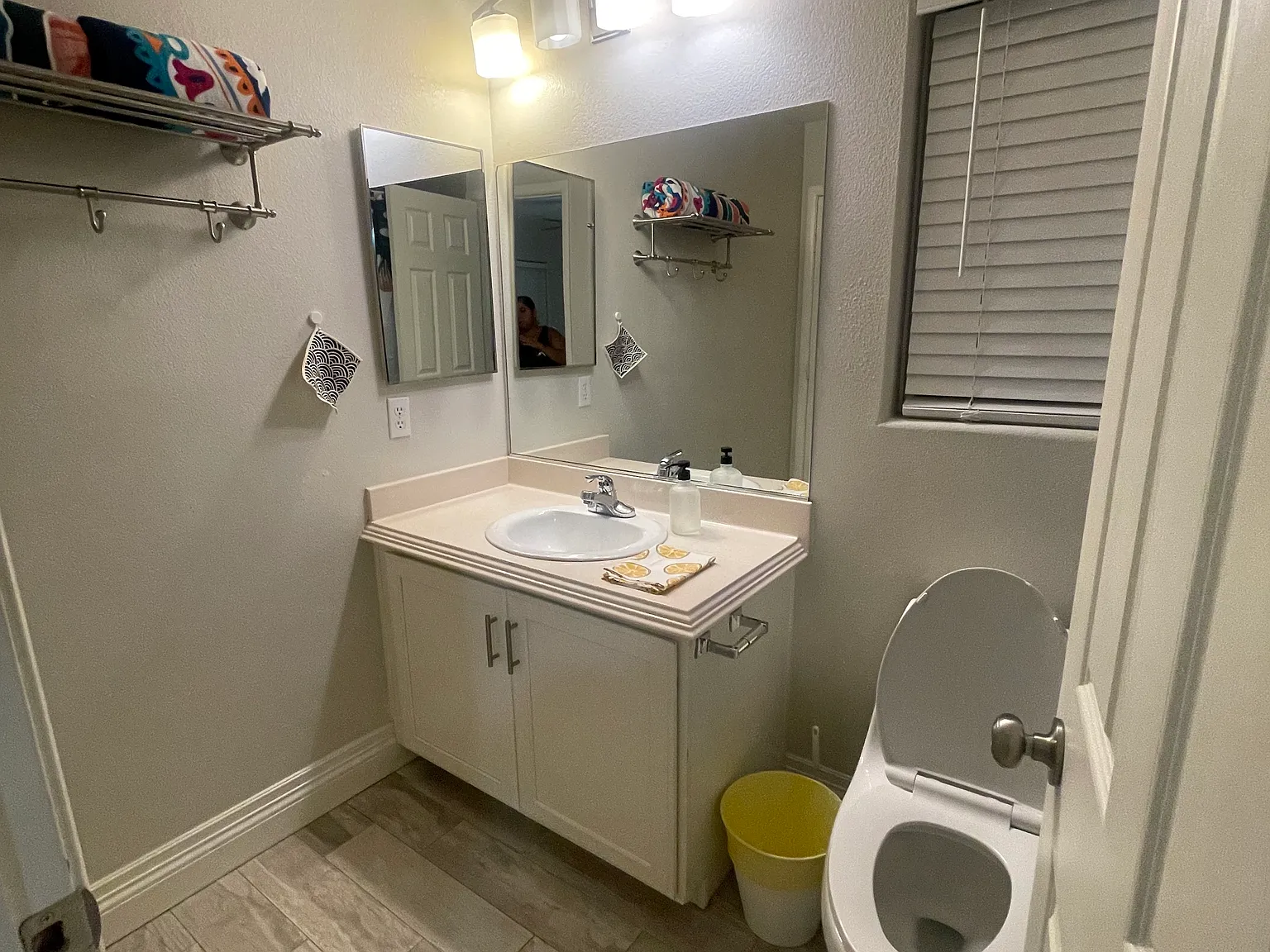 1 Bedroom in a House — Photo 3