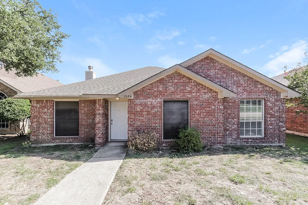 3 bed, 2.0 bath, 1398 sqft, $1,990 — Photo 1