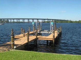 317 Shoreland Dr, Fort Myers, FL 33905