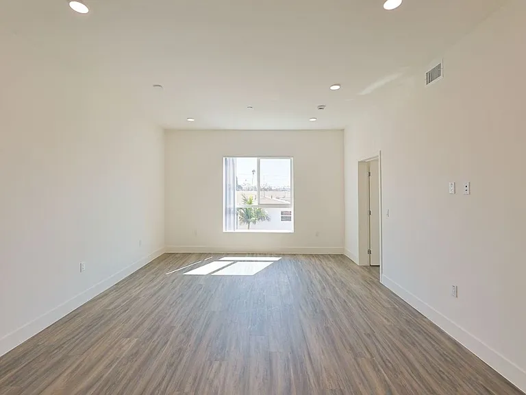 4000 W Mont Clair St — Photo 10
