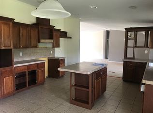 6219 Mockingbird Rd, Flatonia, TX 78941