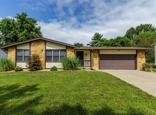 7 Lake Superior Dr, Saint Peters, MO 63376