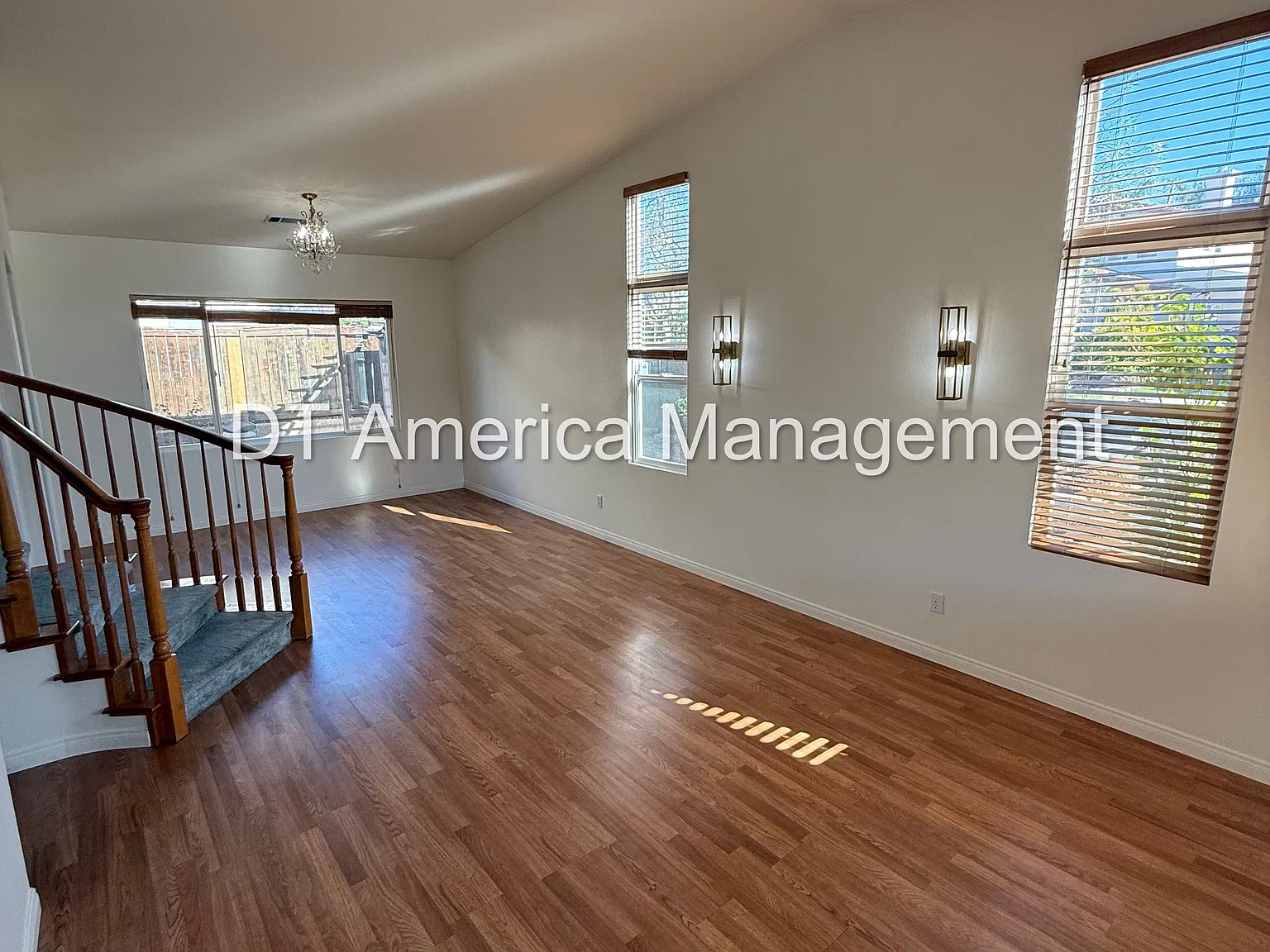 4 bed, 1976 sqft, $4,400 — Photo 3