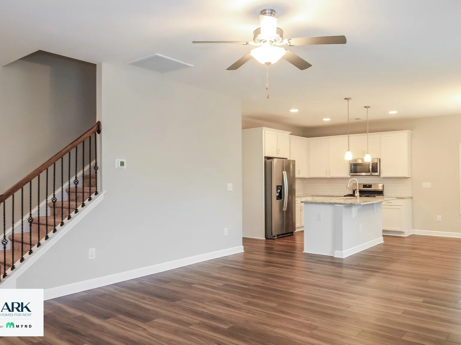 3 bed, 2.5 bath, 1981 sqft, $2,105 — Photo 2