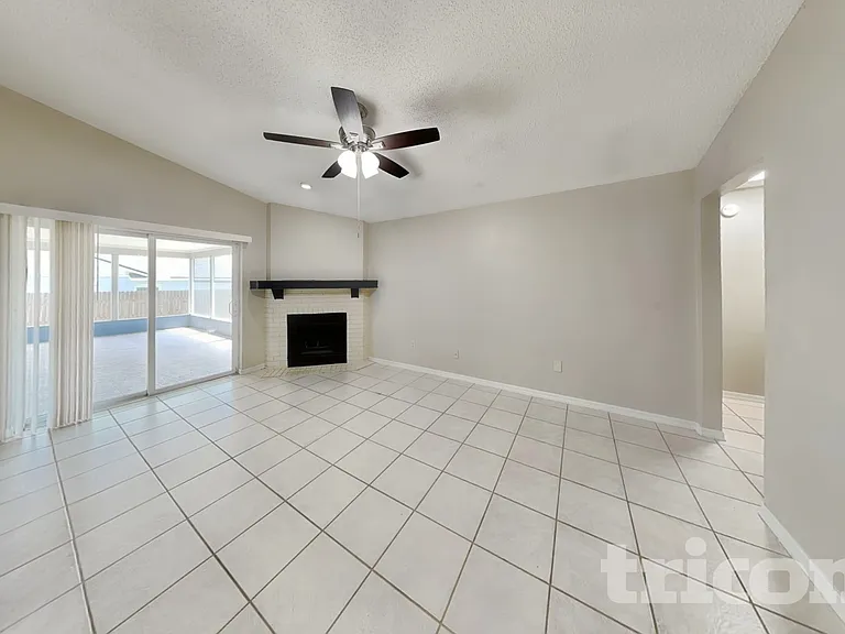 2810 Manor Hill Dr — Photo 2