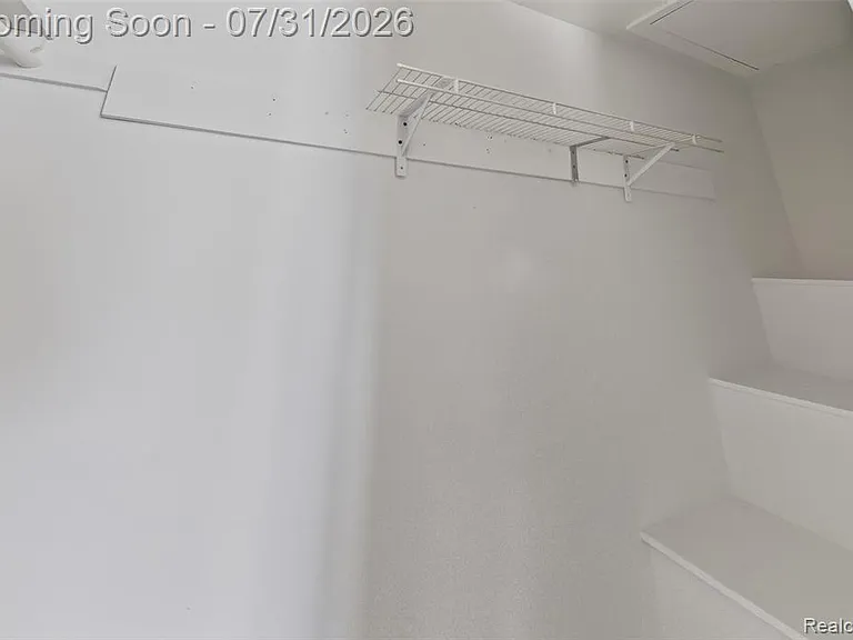 360 Parkview Dr — Photo 16