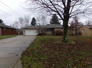 869 Almasy Dr, Campbell, OH