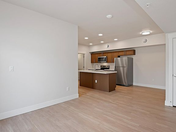 5th image of 3920 Thatcher Ln #2002-101