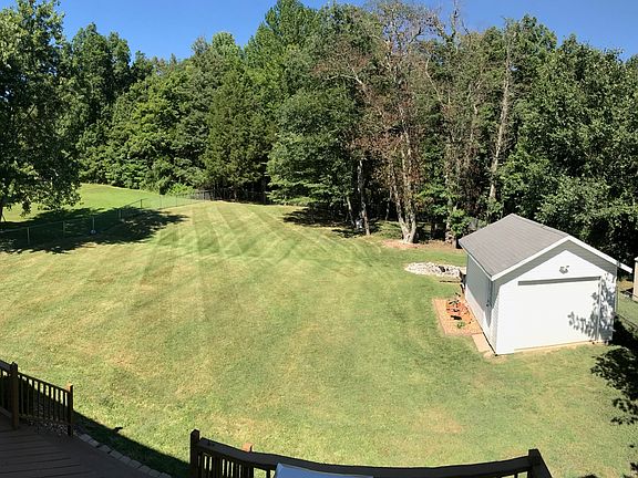 3rd image of 454 Bluff Dr
