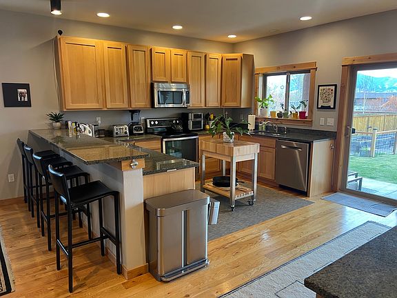 2nd image of 542 N Clifden Dr