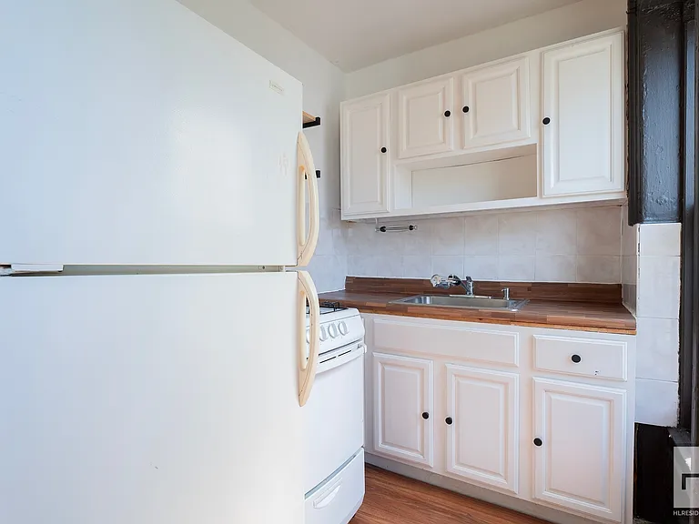 6 Brevoort Pl #2 — Photo 11