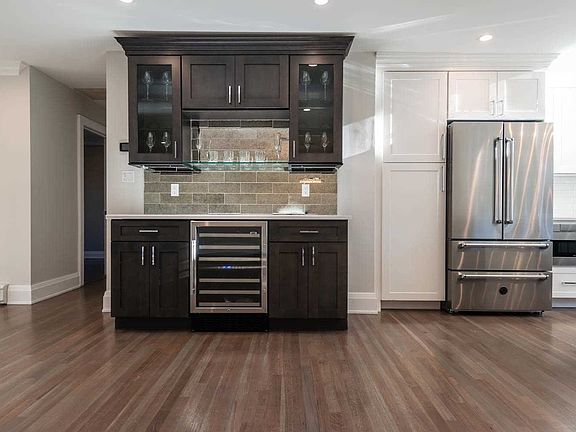 4th image of 16 Whitehall Dr