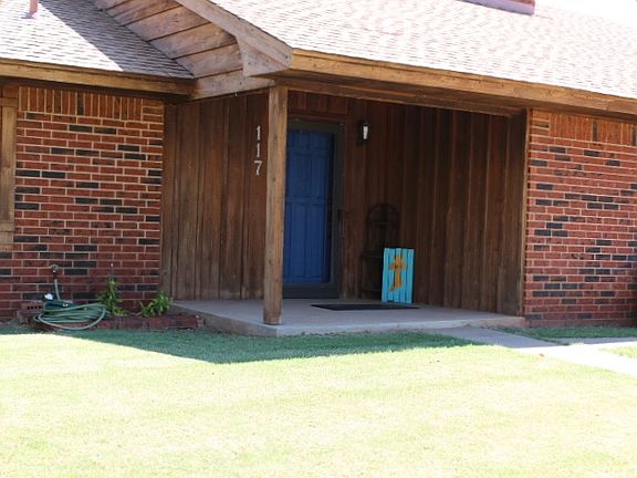 2nd image of 117 W Quail Dr